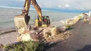 Oleajes y lluvias amenazan tramos carreteros carmelitas; llaman a CFE y SICT a prevenir colapsos