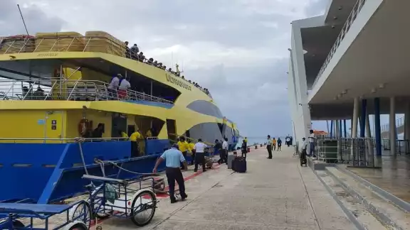 El director general de Ultramar negó que se incumpla el aforo permitido por el COVID, además de congelar el aumento de tarifas El director general de Ultramar negó que se incumpla el aforo permitido por el COVID, además de congelar el aumento de tarifas