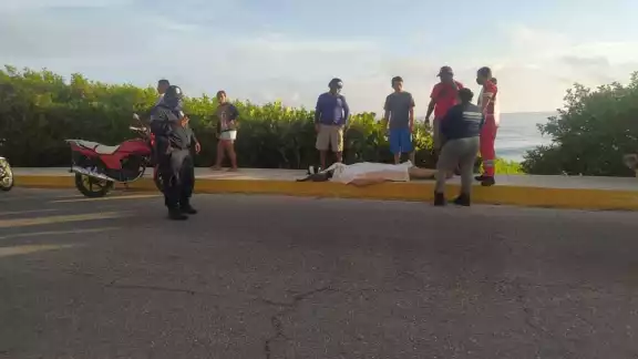 Al lugar arribaron paramédicos, elementos de Protección Civil y de la Policía Municipal, sin embargo, no pudieron hacer nada Al lugar arribaron paramédicos, elementos de Protección Civil y de la Policía Municipal, sin embargo, no pudieron hacer nada