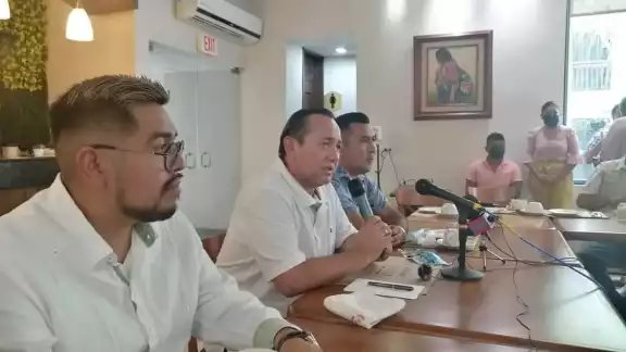 El ahora regidor de Lázaro Cárdenas se dijo enfermo, pero anunció sus intenciones de querer gobernar Quintana Roo El ahora regidor de Lázaro Cárdenas se dijo enfermo, pero anunció sus intenciones de querer gobernar Quintana Roo