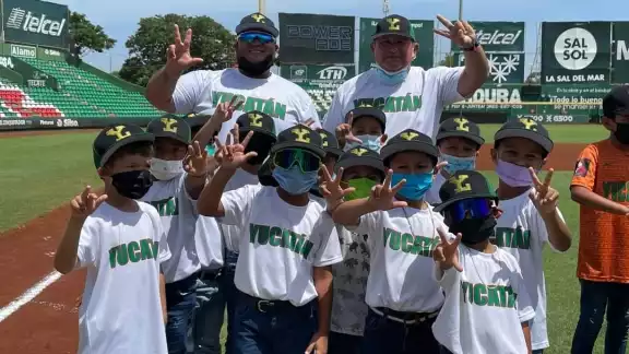 El día de ayer fueron con toda la ilusión al abanderamiento en la casa de los Leones de Yucatán El día de ayer fueron con toda la ilusión al abanderamiento en la casa de los Leones de Yucatán