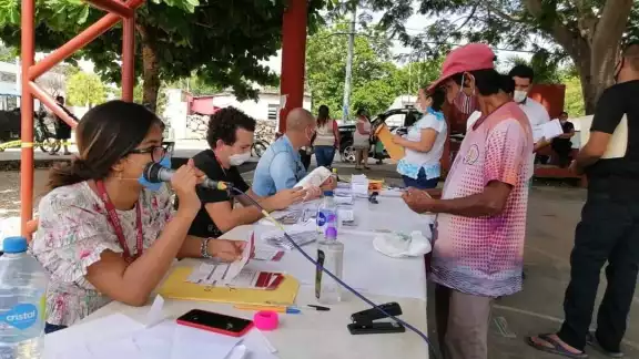 Cada sobre contenía 5 mil 400 pesos, lo que hace un total de 54 mil pesos Cada sobre contenía 5 mil 400 pesos, lo que hace un total de 54 mil pesos