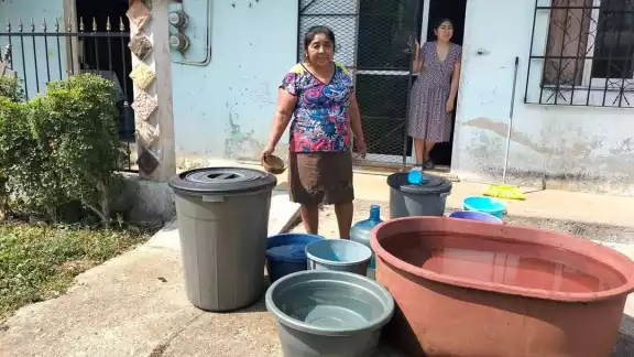 Las autoridades informaron que ya está en repearación la maquinaria; mandan pipa a surtir a habitantes Las autoridades informaron que ya está en repearación la maquinaria; mandan pipa a surtir a habitantes