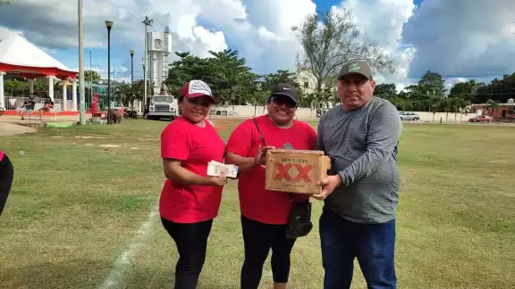 El premio entregado fueron cartones con cervezas El premio entregado fueron cartones con cervezas