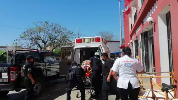 Los paramédicos indicaron que el hombre tenía la presión alta