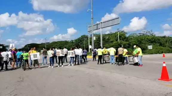 Se prevé el cierre momentáneo y pacífico del periférico Sur de la ciudad en ambos sentidos Mérida-Cancún y viceversa Se prevé el cierre momentáneo y pacífico del periférico Sur de la ciudad en ambos sentidos Mérida-Cancún y viceversa