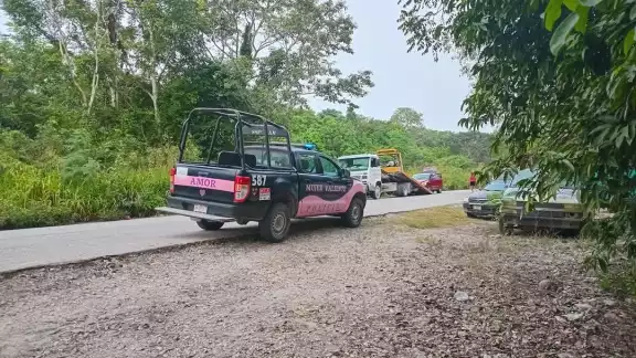 Un estudiante del CBTA de Nuevo Becal, Calakmul resultó lesionado tras impactar su motocicleta contra un automóvil estacionado Un estudiante del CBTA de Nuevo Becal, Calakmul resultó lesionado tras impactar su motocicleta contra un automóvil estacionado