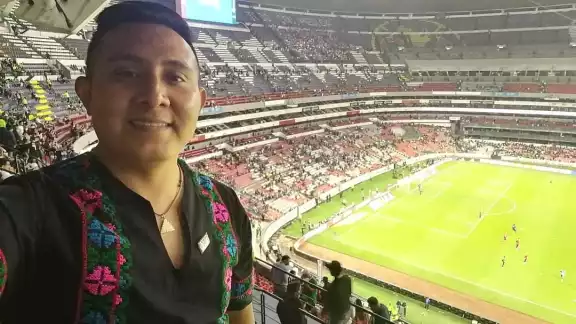 El joven pidió a los mayahablantes a no tener vergüenza de su lengua El joven pidió a los mayahablantes a no tener vergüenza de su lengua