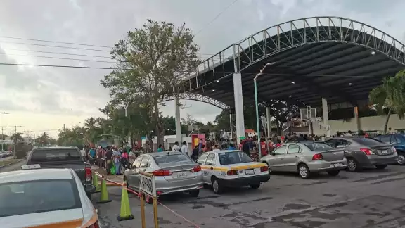 La vacunación de habitantes de Chetumal se retoma dos días después de las elecciones La vacunación de habitantes de Chetumal se retoma dos días después de las elecciones