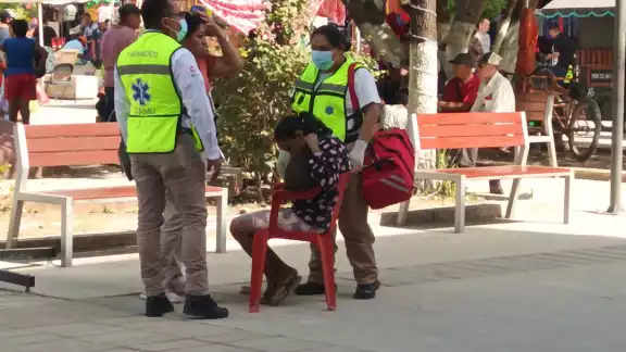 Fue atendida por paramédicos Fue atendida por paramédicos