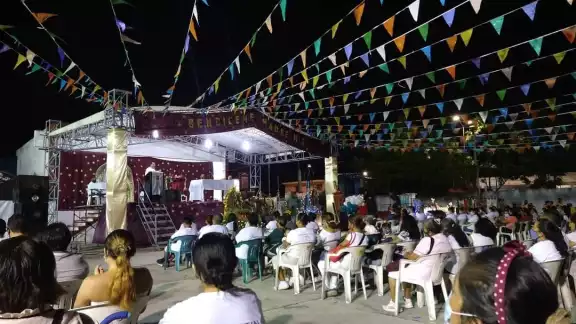 Peregrinos y devotos presenciaron y cantaron las mañanitas en la Virgen