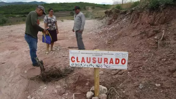 De acuerdo a la Semarnat, en México existen 122 zonas críticas en 20 Entidades, incluida Campeche De acuerdo a la Semarnat, en México existen 122 zonas críticas en 20 Entidades, incluida Campeche