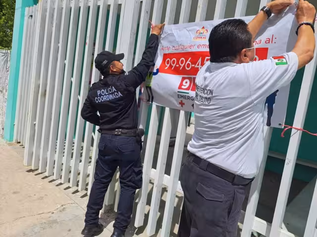 Los padres de los alumnos regresaron las computadoras a la escuela