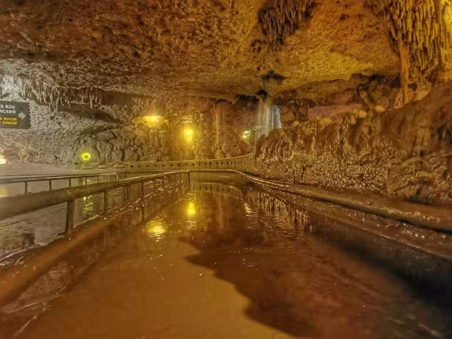 Han dinamitado cuevas naturales y deñado el medio ambiente