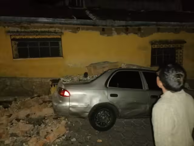 Algunas viviendas en Nueva Concepción, Guatemala, tuvieron derrumbes tras el sismo de este 16 de febrero