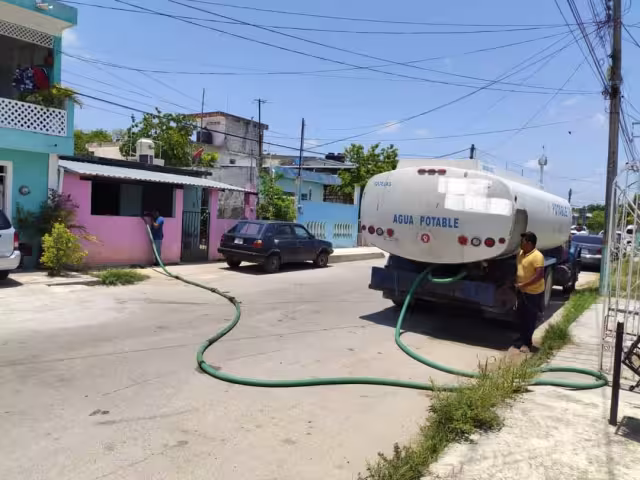 Los trabajos de CAPA en Chetumal dejarán sin agua a toda la ciudad, por lo que pipas son usadas para el traslado del líquido