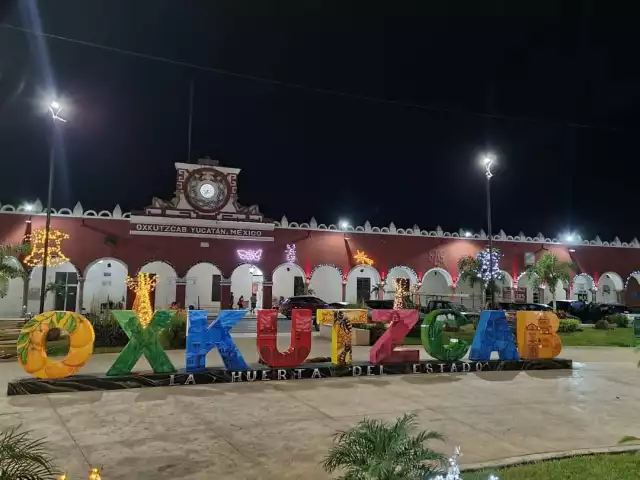 Dos adolescentes en motocicleta fueron atacados a balazos en el Centro de Oxkutzcab.