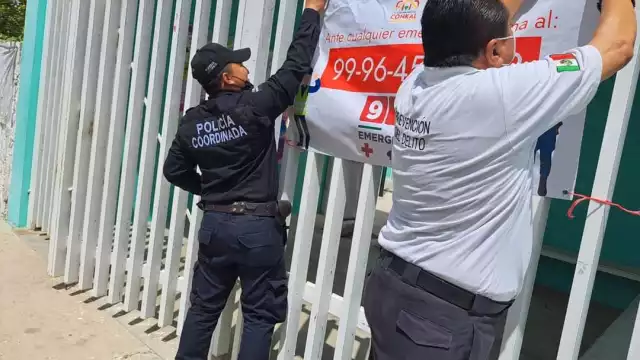 Los padres de los alumnos regresaron las computadoras a la escuela