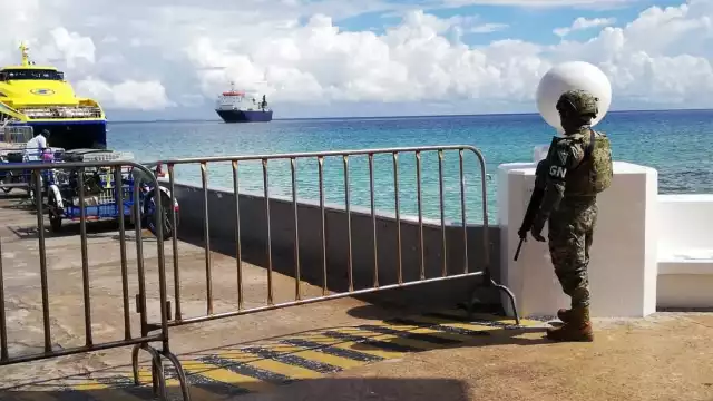 Corporaciones de los tres órdenes de Gobierno vigilarán los muelles y el Aeropuerto Internacional de Cozumel para evitar su introducción a la ínsula