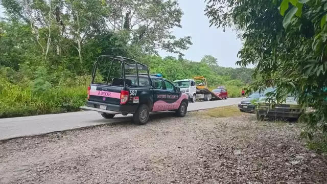 Un estudiante del CBTA de Nuevo Becal, Calakmul resultó lesionado tras impactar su motocicleta contra un automóvil estacionado