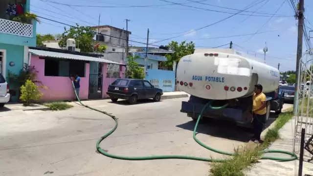 Los trabajos de CAPA en Chetumal dejarán sin agua a toda la ciudad, por lo que pipas son usadas para el traslado del líquido