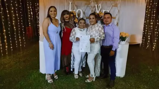 Lorena Peniche y Gretty Oy son el primer matrimonio lésbico en Tizimín