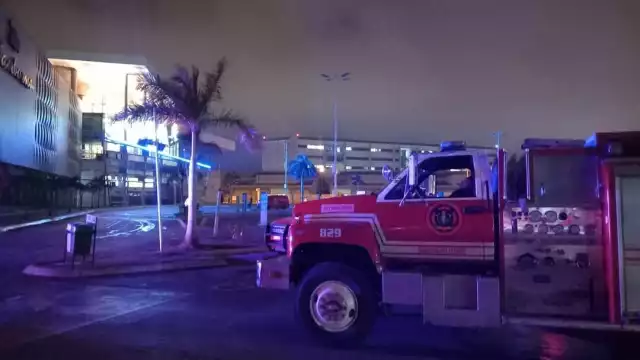 El incendio de Plaza Altabrisa de Mérida comenzó durante la madrugada