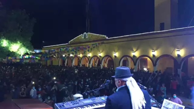 El concierto tuvo lugar a un lado del Palacio Municipal