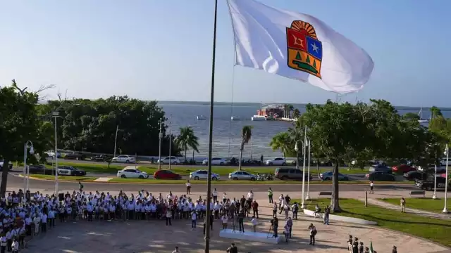 El evento civico contó con la presencia de integrantes del gabinete legal y ampliado, representantes de los sectores público, social y privado de la Entidad, así como público en general.
