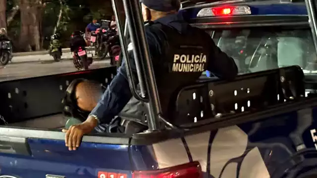 La mujer agredió verbalmente a los guardias de seguridad antes de intentar huir, pero fue detenida