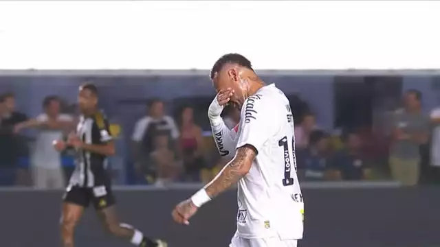Ney sale entre lágrimas