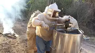 La mayoría de los intermediarios y centros de acopio pagan una miseria a los productores, pero luego ellos venden en dólares y obtienen buenas ganancias, mencionan Campesinos