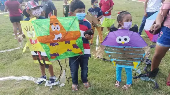 Los papagayos fueron evaluados según su tiempo de vuelo y la originalidad de su diseño Los papagayos fueron evaluados según su tiempo de vuelo y la originalidad de su diseño