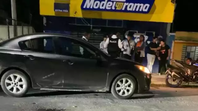 Elementos de la policía llegaron al lugar para realizar las diligencias correspondientes.