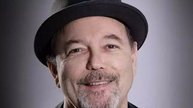 Nacido el 16 de julio de 1948, Rubén Blades es un cantautor, músico, actor, abogado, político y activista panameño