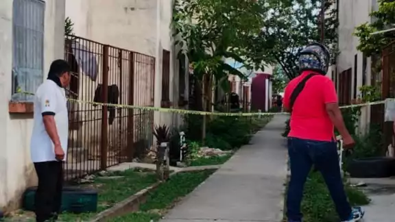 El lugar fue acordonado por las autoridades para evitar la entrada de curiosos y muevan la escena del crimen El lugar fue acordonado por las autoridades para evitar la entrada de curiosos y muevan la escena del crimen