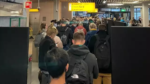 
Sudáfrica anunció que superó la ola de la variante de COVID-19, ómicron, con un aumento “marginal”