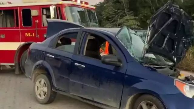 Un aparatoso accidente se registró en la carretera federal 307 entre Felipe Carrillo Puerto y Tulum, dejando heridos y dos vehículos como pérdida total.

