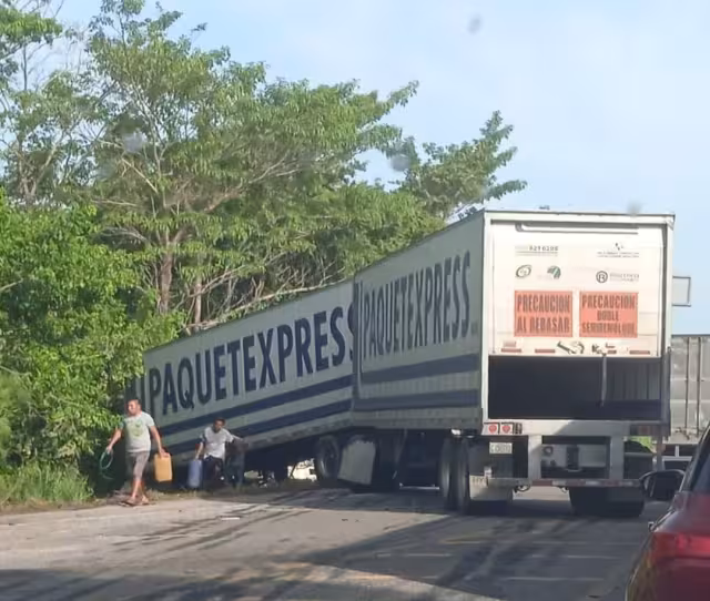 Dos personas resultaron heridos en el accidente en Atasta