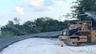 El paso de la Tormenta Tropical Cristóbal por el sur de Quintana Roo, dejó como saldo daños en varios caminos