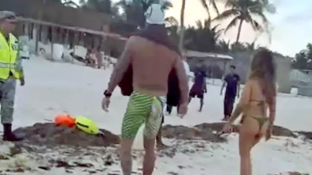 El extranjero pudo recibir atención médica en la playa después de ser rescatado