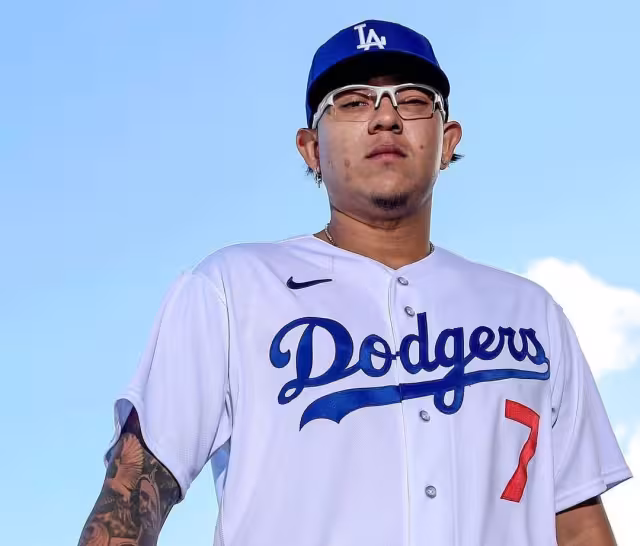 Julio Urías, jugador de los Dodgers en medio de la polémica por violencia doméstica