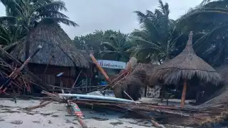 Los estragos del frente frío 32 dejaron así la isla de Holbox