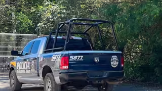 En el sitio los uniformados encontraron el cadáver de una persona suspendida de uno de los árboles