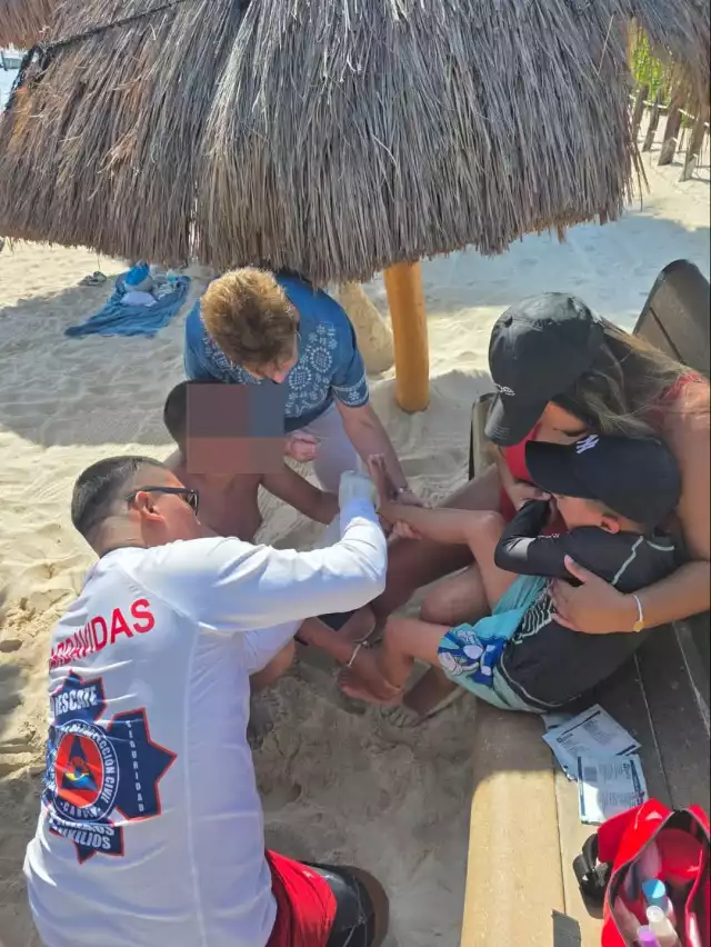 El menor de edad fue auxiliado por un salvavidas de Protección Civil.