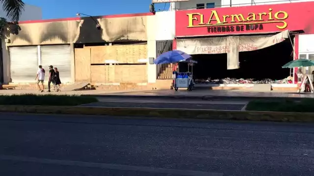 El 23 de octubre se registró un incendio en una cadena de 4 locales comerciales ubicado sobre la avenida Benito Juárez