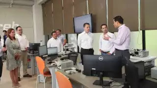 Mauricio Vila el Centro de Desarrollo de Ingeniería para capacitar estudiantes de la UPY