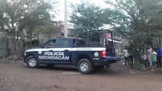 Esteban Cruz, dirigente y locutor radial de una comunidad indígena del estado de Michoacán