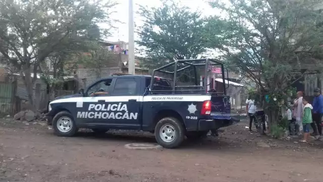 Esteban Cruz, dirigente y locutor radial de una comunidad indígena del estado de Michoacán