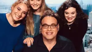 Dafne, hija de David Faitelson, es señalada en redes de hacer trampa en el Maratón de la CDMX